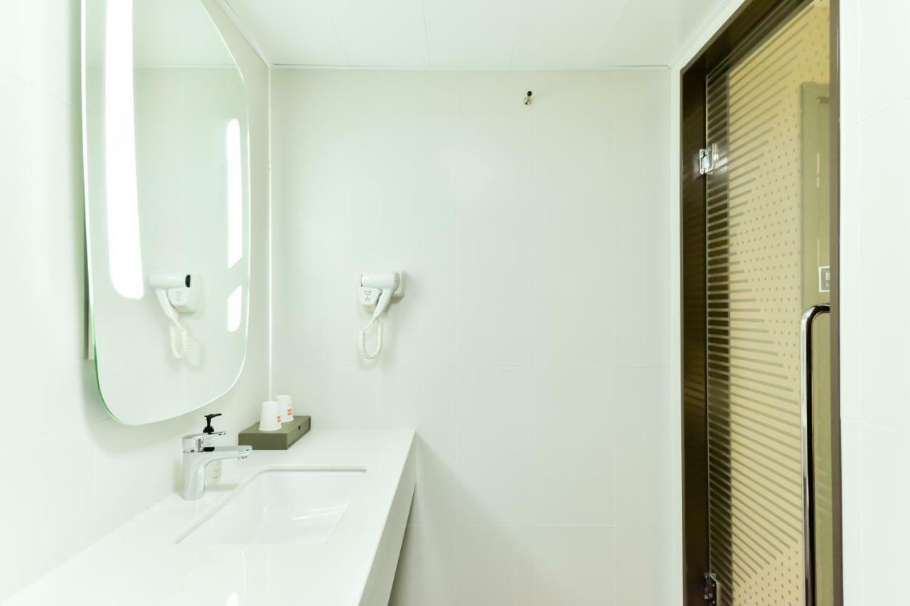 Ibis Guangzhou Pazhou International Exhibition Center Hotel Экстерьер фото